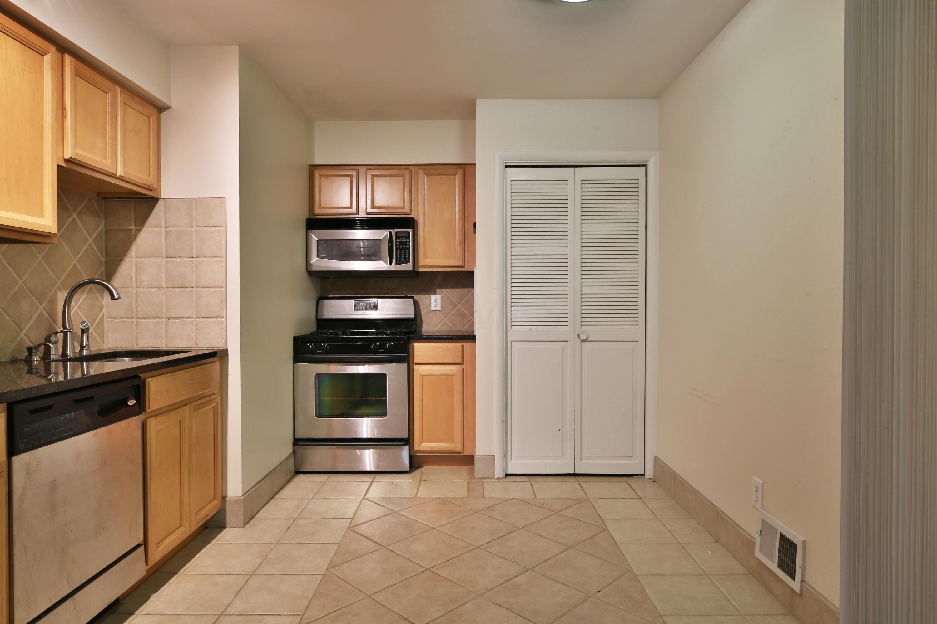 331 Fenway Road, Unit F Columbus, OH 43214 - Photo 12 of 26