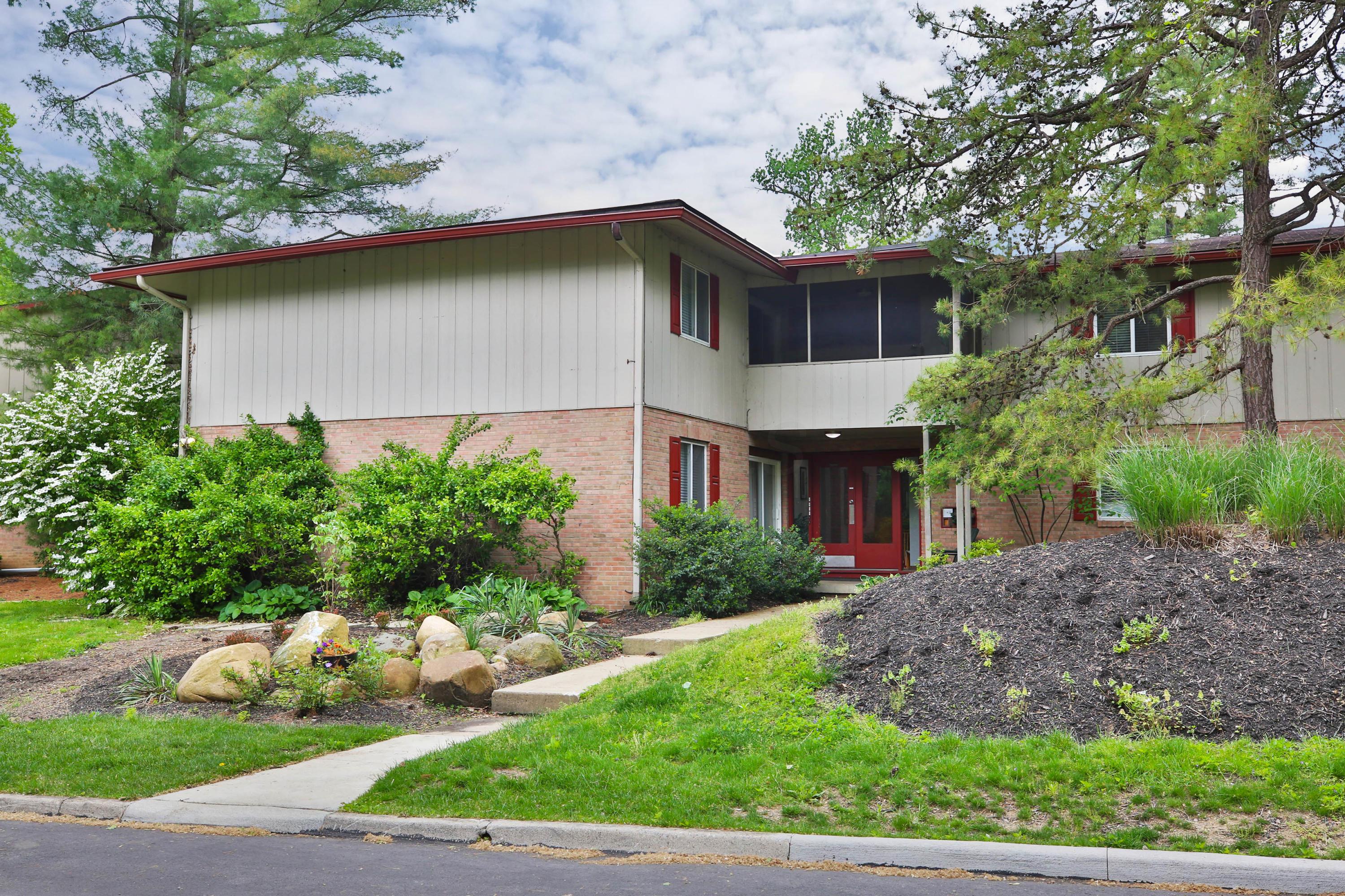 331 Fenway Road, Unit F Columbus, OH 43214 - Photo 2 of 26
