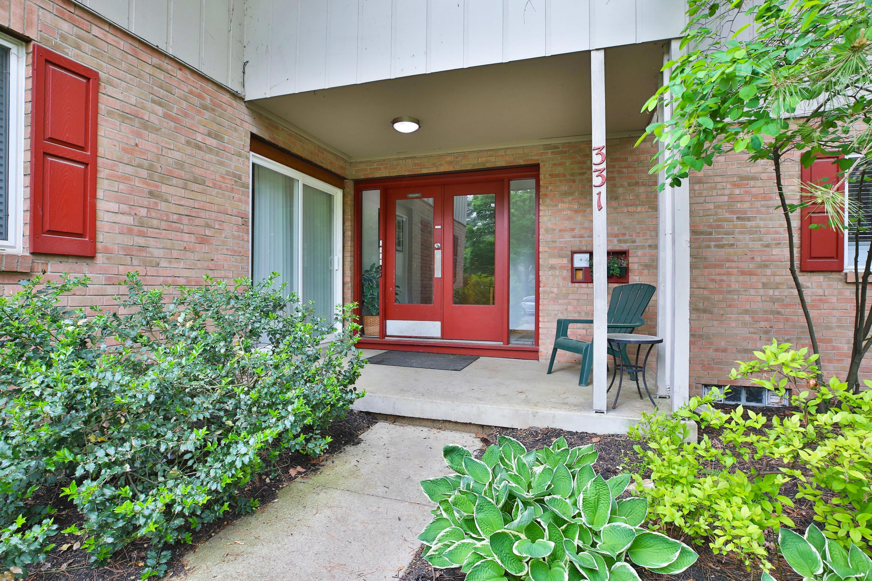 331 Fenway Road, Unit F Columbus, OH 43214 - Photo 3 of 26