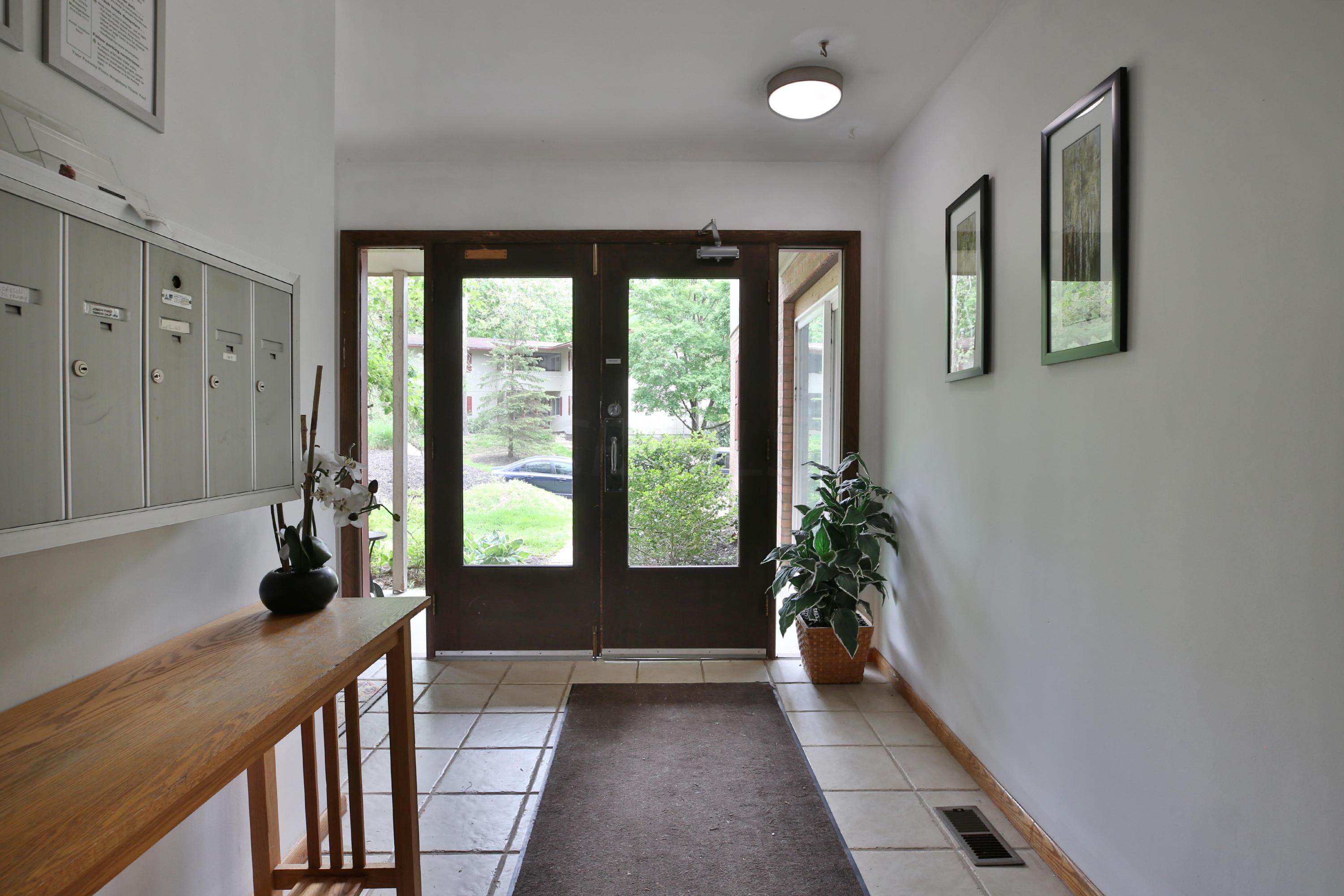 331 Fenway Road, Unit F Columbus, OH 43214 - Photo 4 of 26