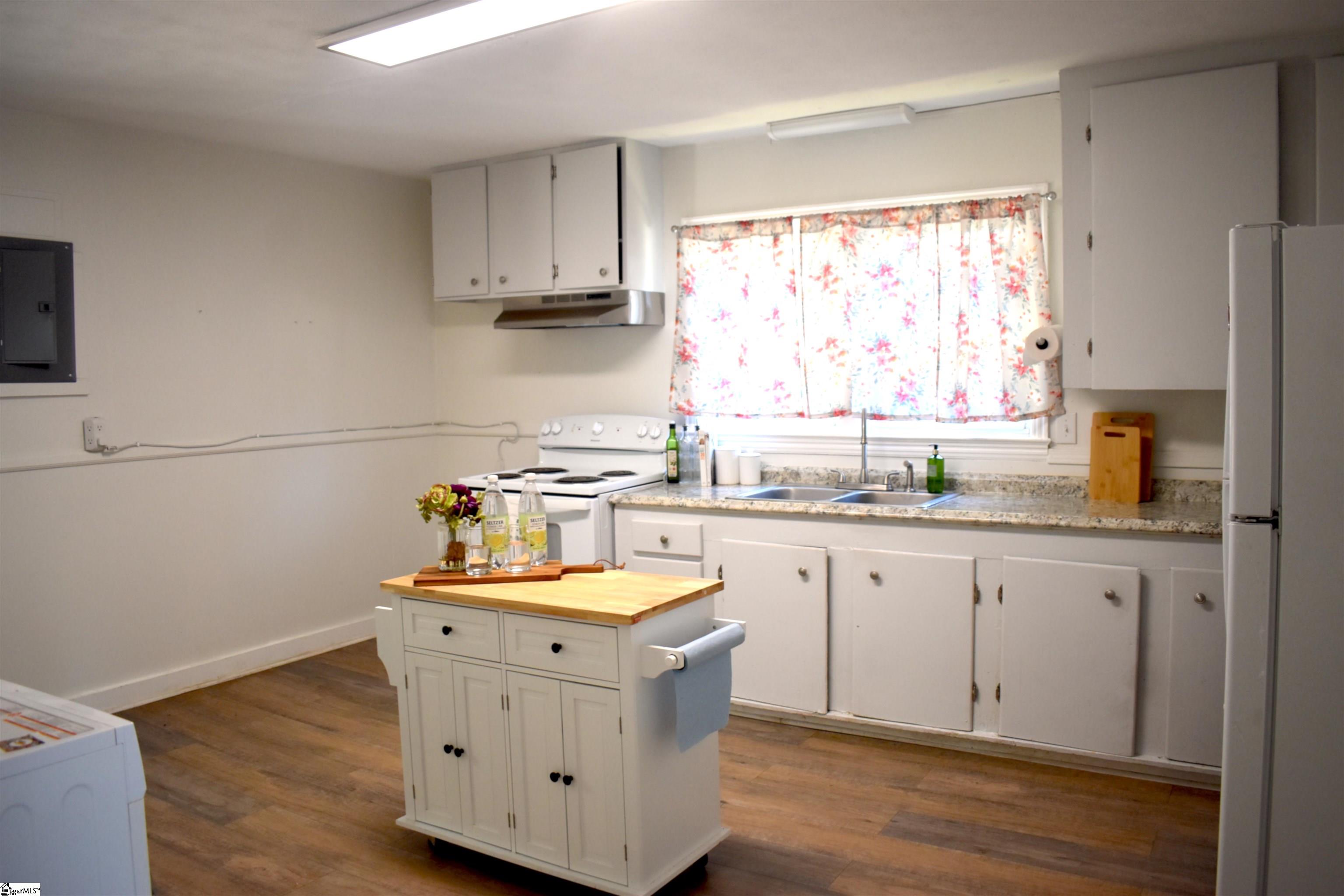 500 West 4th Avenue Easley, SC 29640 - Photo 8 of 25