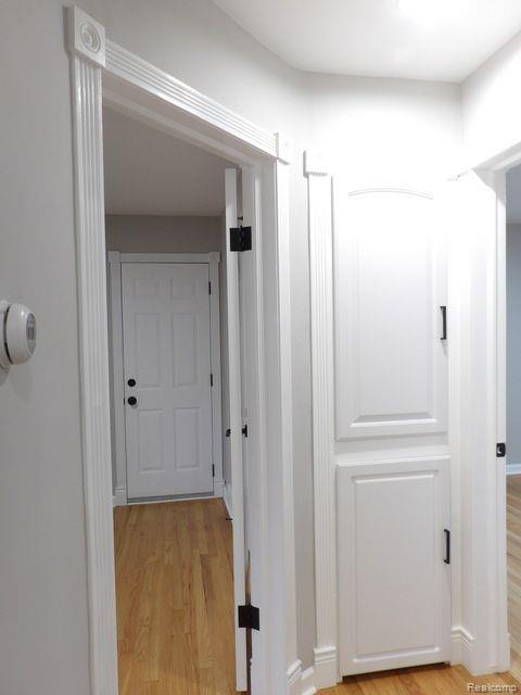 8331 Rosedale Boulevard Allen Park, MI 48101 - Photo 23 of 45 TWO LINEN CABINETS!
