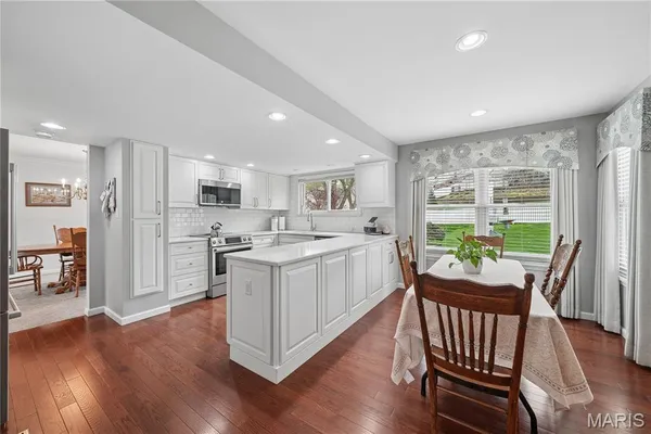 $520,000 | 1432 Westbrooke Terrace Drive, Ballwin, MO 63021