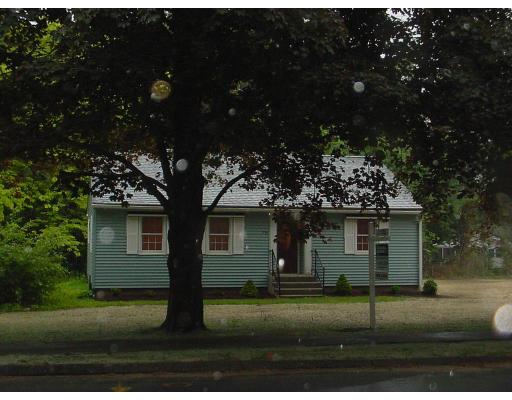 540 Ryan Road Northampton, MA 01062 - Photo 3 of 8 a front view of a house with a garden