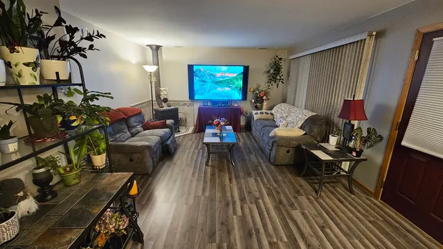 $299,500 | 110 Elm Lane, Streamwood, IL 60107