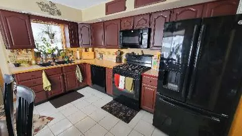 $299,500 | 110 Elm Lane, Streamwood, IL 60107