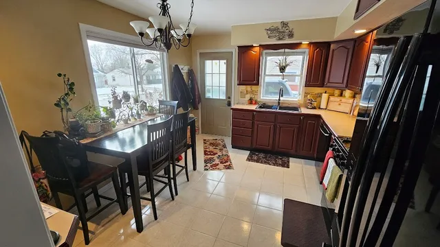 $299,500 | 110 Elm Lane, Streamwood, IL 60107