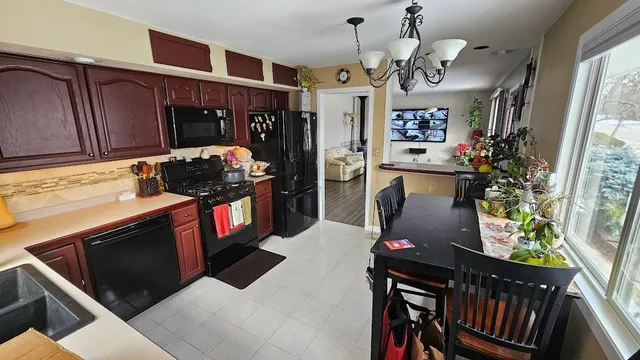 $299,500 | 110 Elm Lane, Streamwood, IL 60107