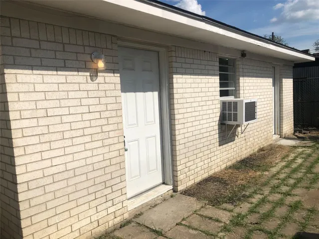 $975 | 404 James, Houston, TX 77009