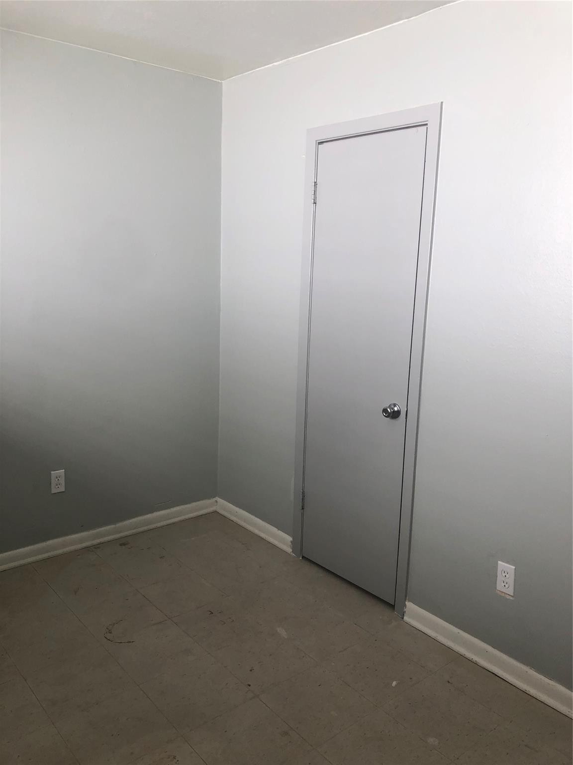 404 James Houston, TX 77009 - Photo 9 of 11 an empty room with closet