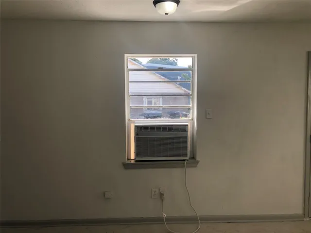 $975 | 404 James, Houston, TX 77009