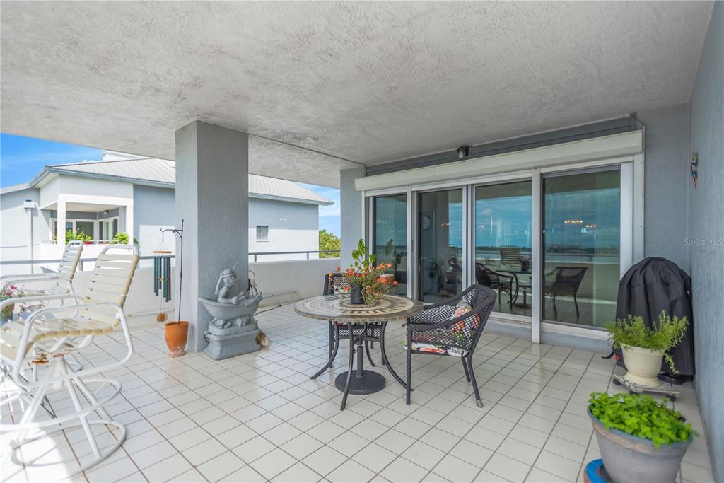 1000 Riverside Drive, Unit B504 Palmetto, FL 34221 - Photo 41 of 48 a dining room filled with furniture and a potted plant