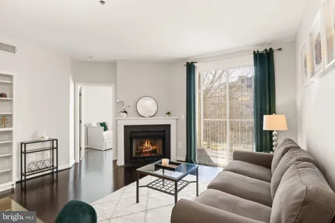 $435,000 | 1625 International Drive, Unit 203, McLean, VA 22102