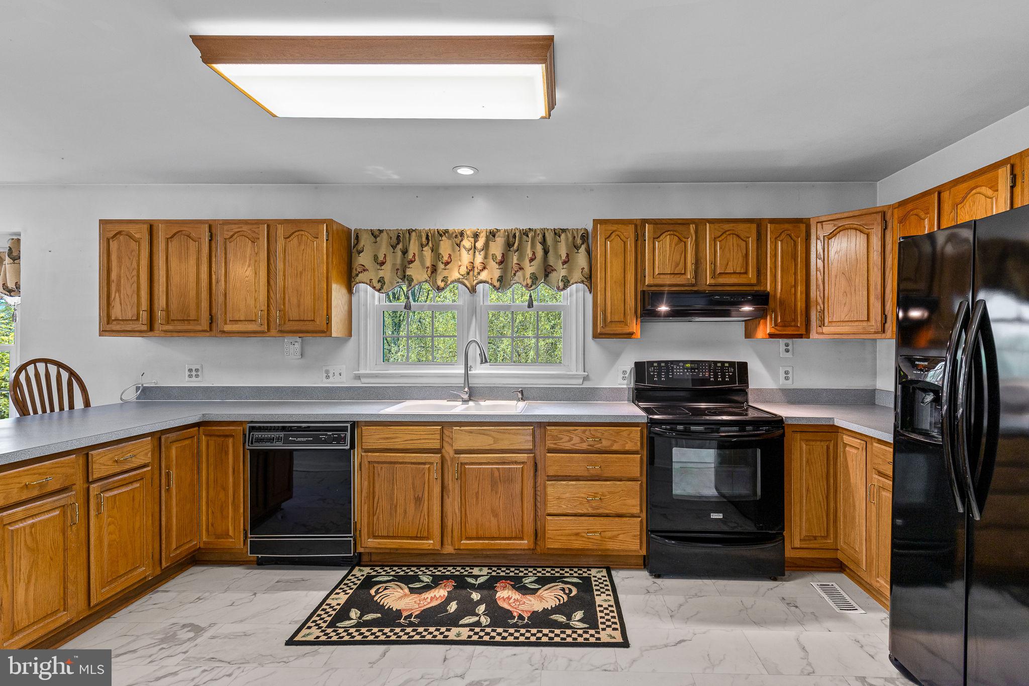 219 Kellogg Mill Road Fredericksburg, VA 22406 - Photo 15 of 47 Spacious kitchen w/window to the backyard