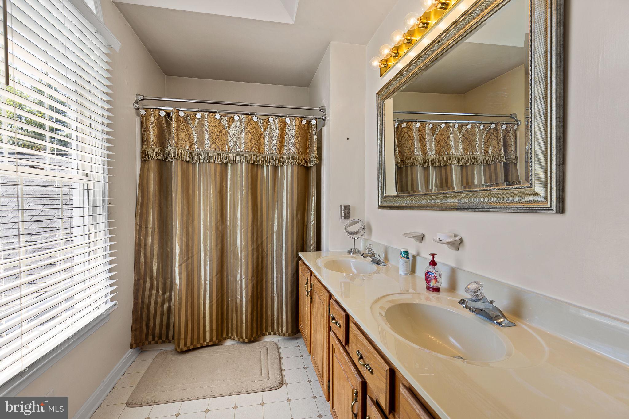 219 Kellogg Mill Road Fredericksburg, VA 22406 - Photo 32 of 47 Additional full bath on upper level