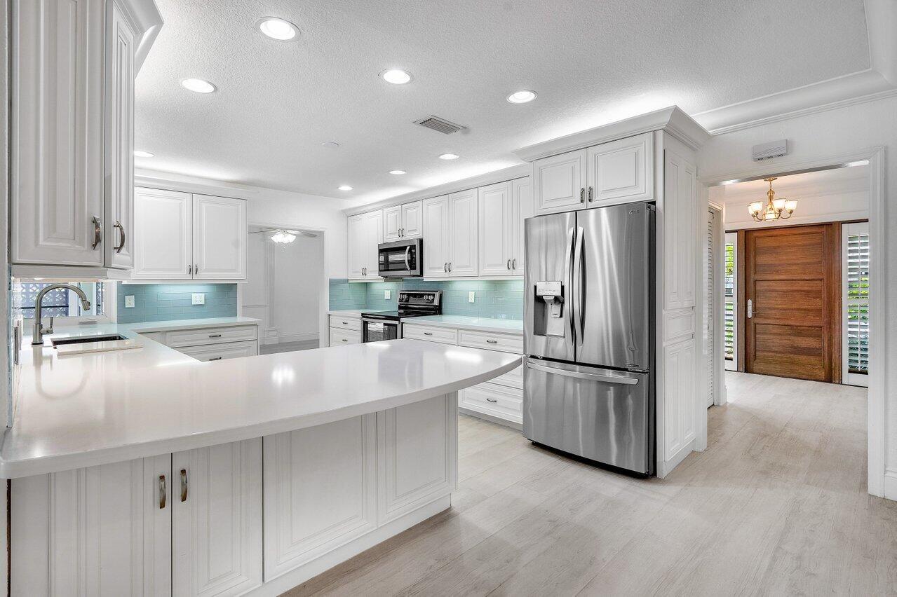 150 Southwest 11th Court Boca Raton, FL 33486 - Photo 4 of 40 006-150Southwest11thCourt-BocaRaton-FL-3