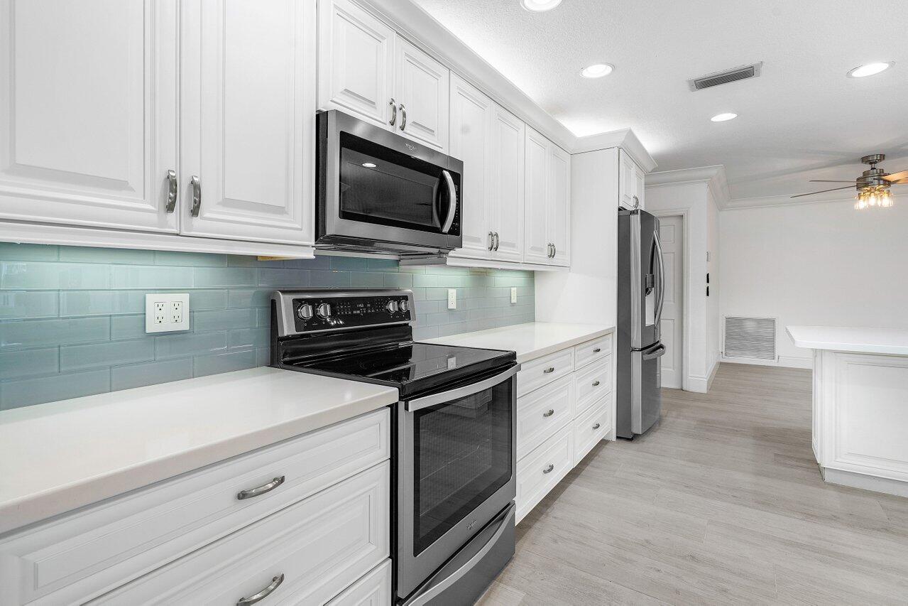 150 Southwest 11th Court Boca Raton, FL 33486 - Photo 9 of 40 010-150Southwest11thCourt-BocaRaton-FL-3