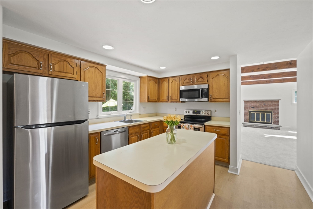 45 Tilden Lane Hanover, MA 02339 - Photo 4 of 34