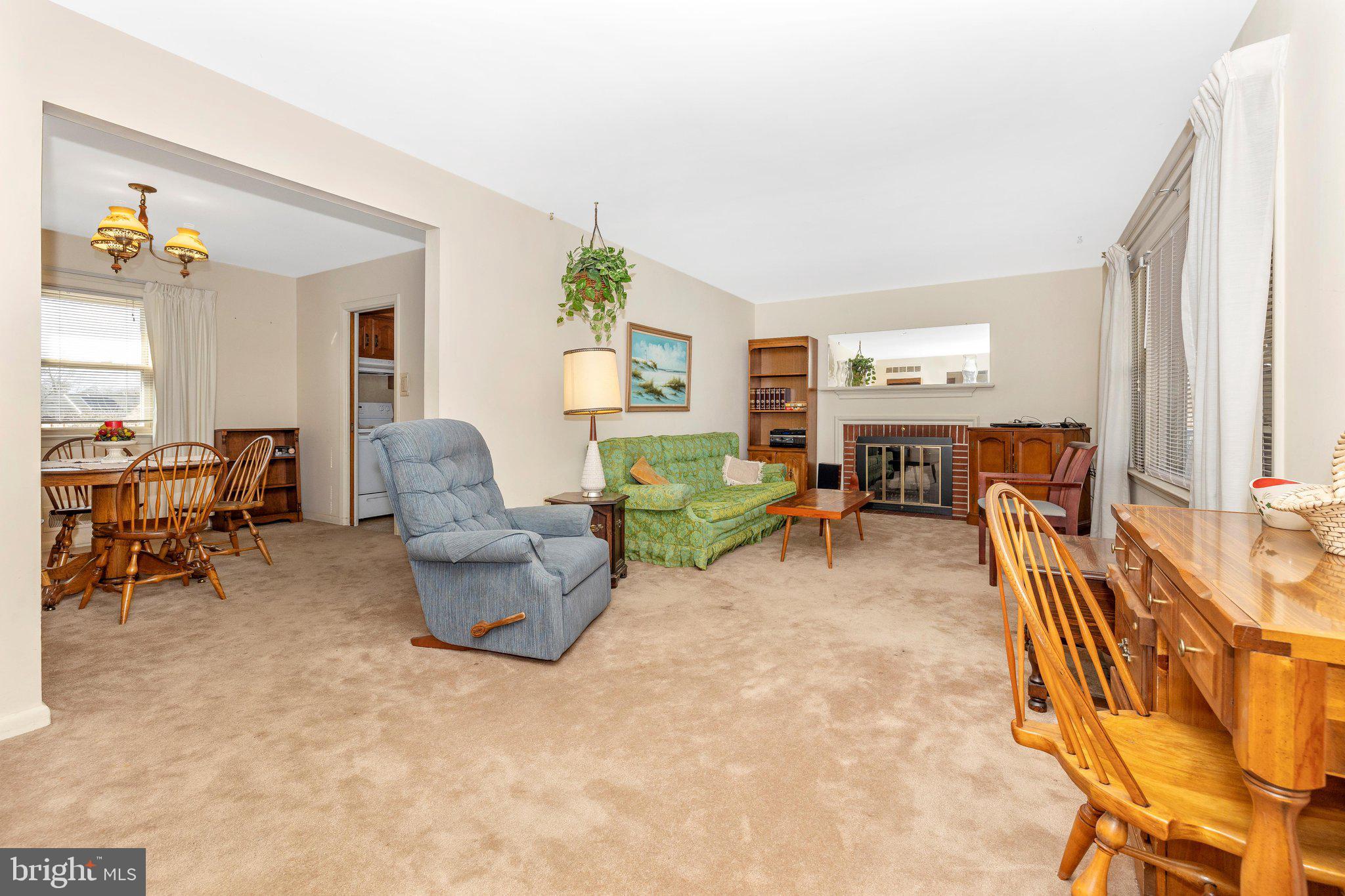 7 Georgetown Road Walkersville, MD 21793 - Photo 7 of 55 Living Room