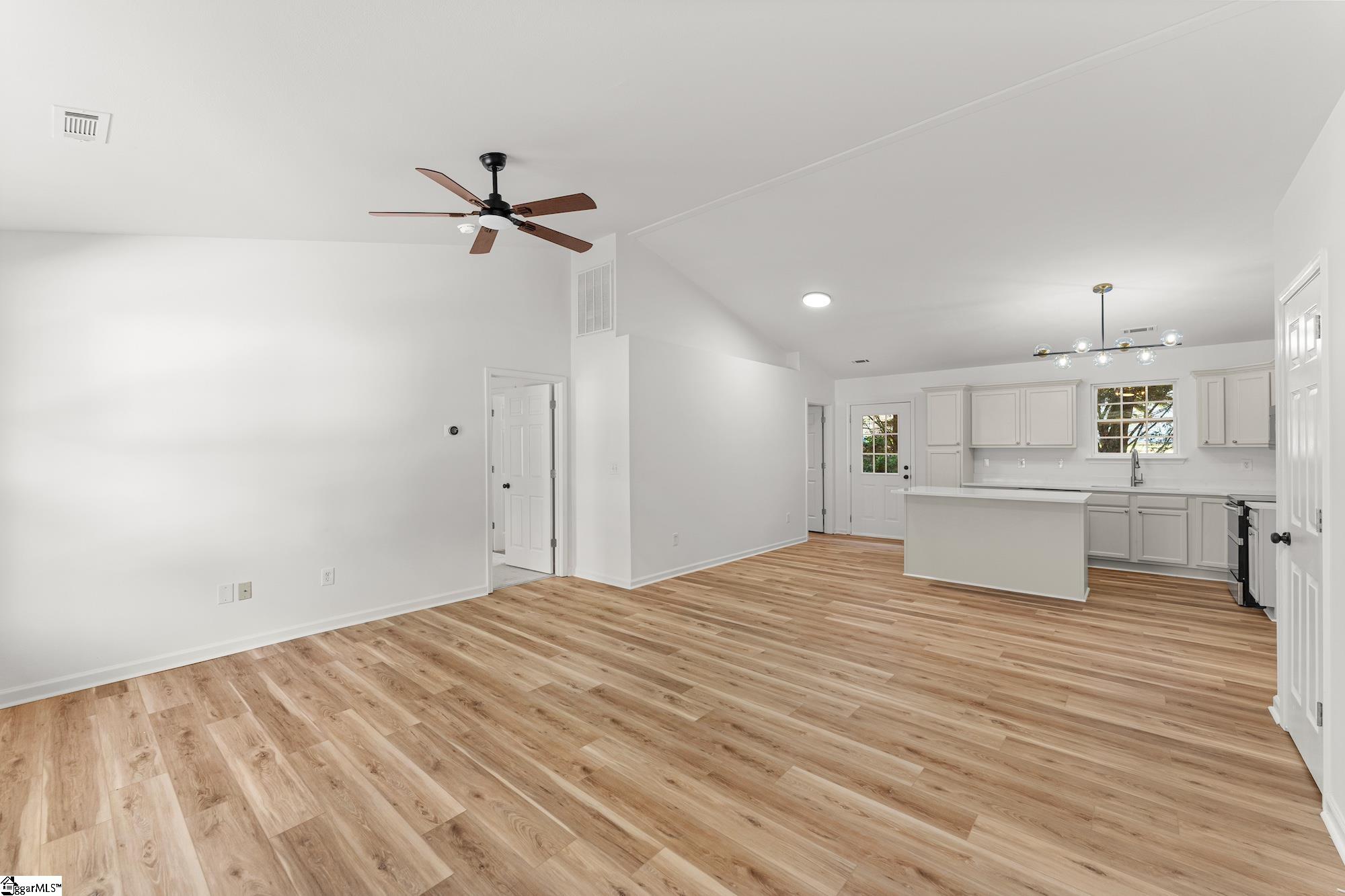 159 Falcon Ridge Drive Boiling Springs, SC 29316 - Photo 4 of 24