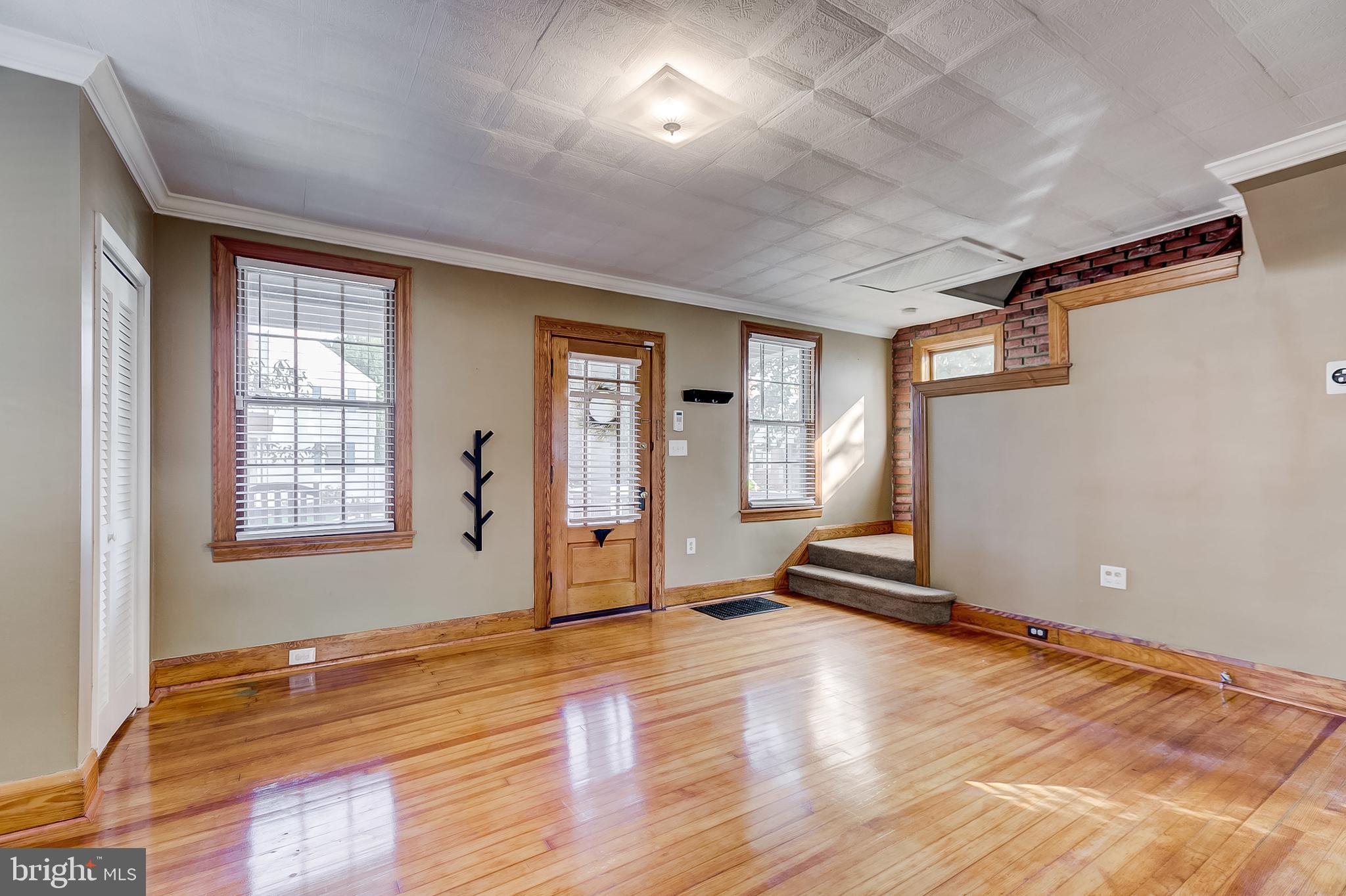 6819 Dunhill Road Baltimore, MD 21222 - Photo 5 of 33 Gallery Image 5