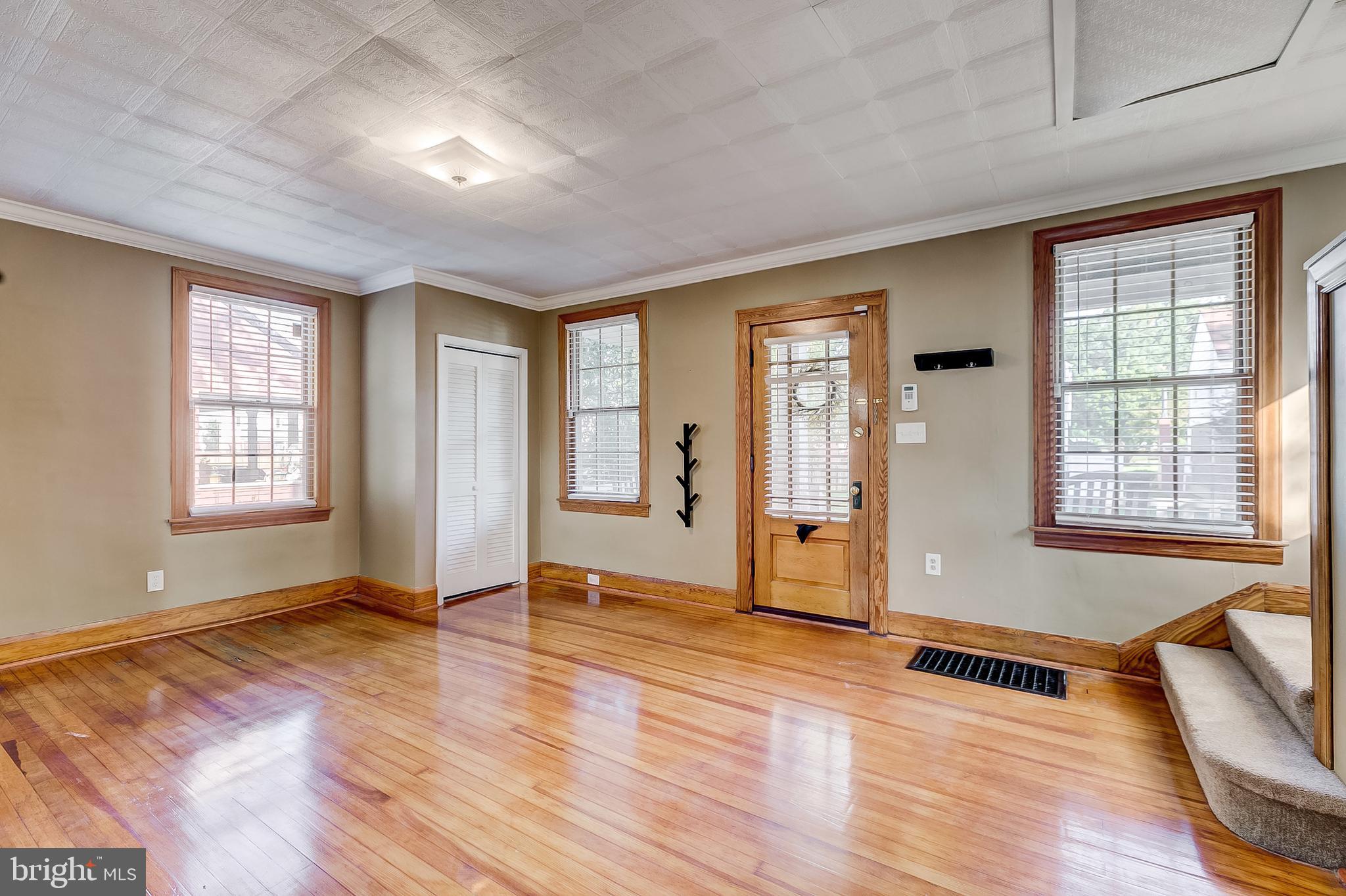 6819 Dunhill Road Baltimore, MD 21222 - Photo 6 of 33 Gallery Image 6