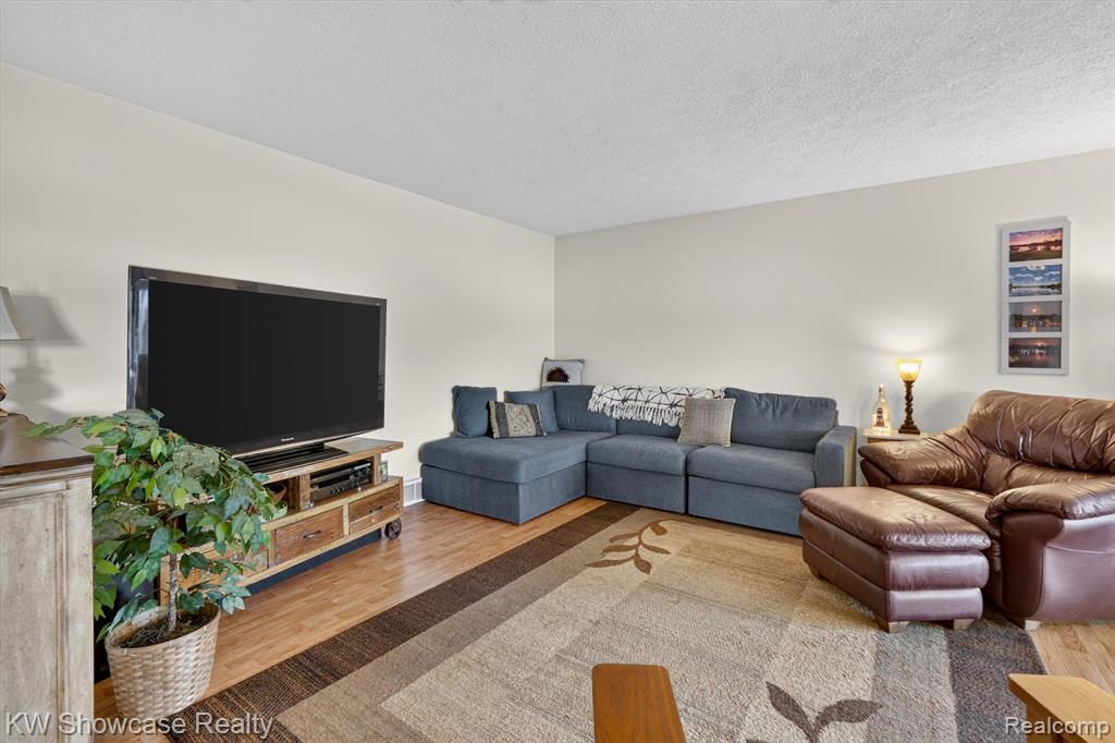 5854 Bullard Road Fenton, MI 48430 - Photo 6 of 47