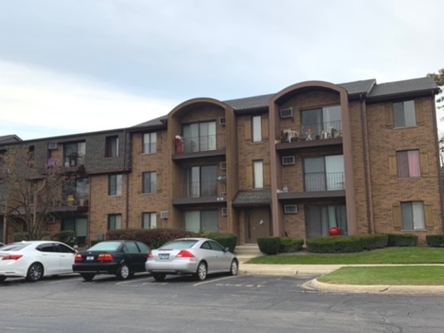 619 Briar Hill Lane, Unit 1 Addison, IL 60101 - Photo 1 of 9