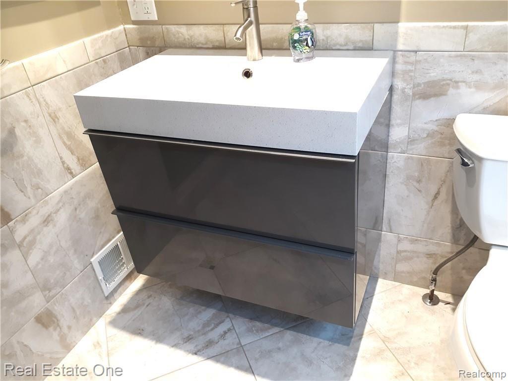 1804 Ruby Avenue Rochester Hills, MI 48309 - Photo 17 of 24