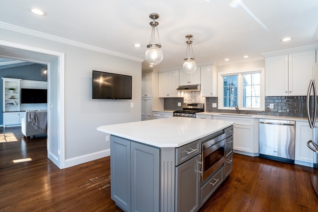 81 Concord Road Longmeadow, MA 01106 - Photo 3 of 42 Gallery Image 3