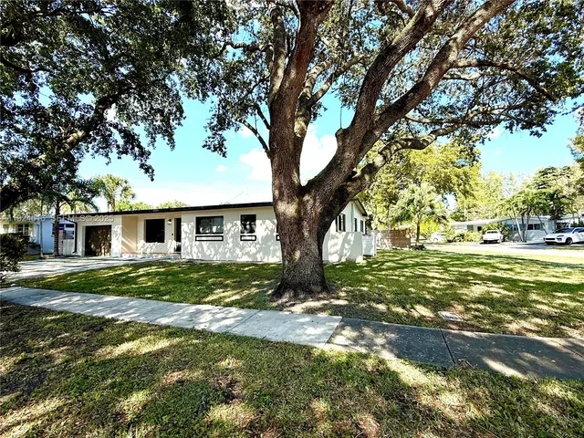 a view of a house with a yard