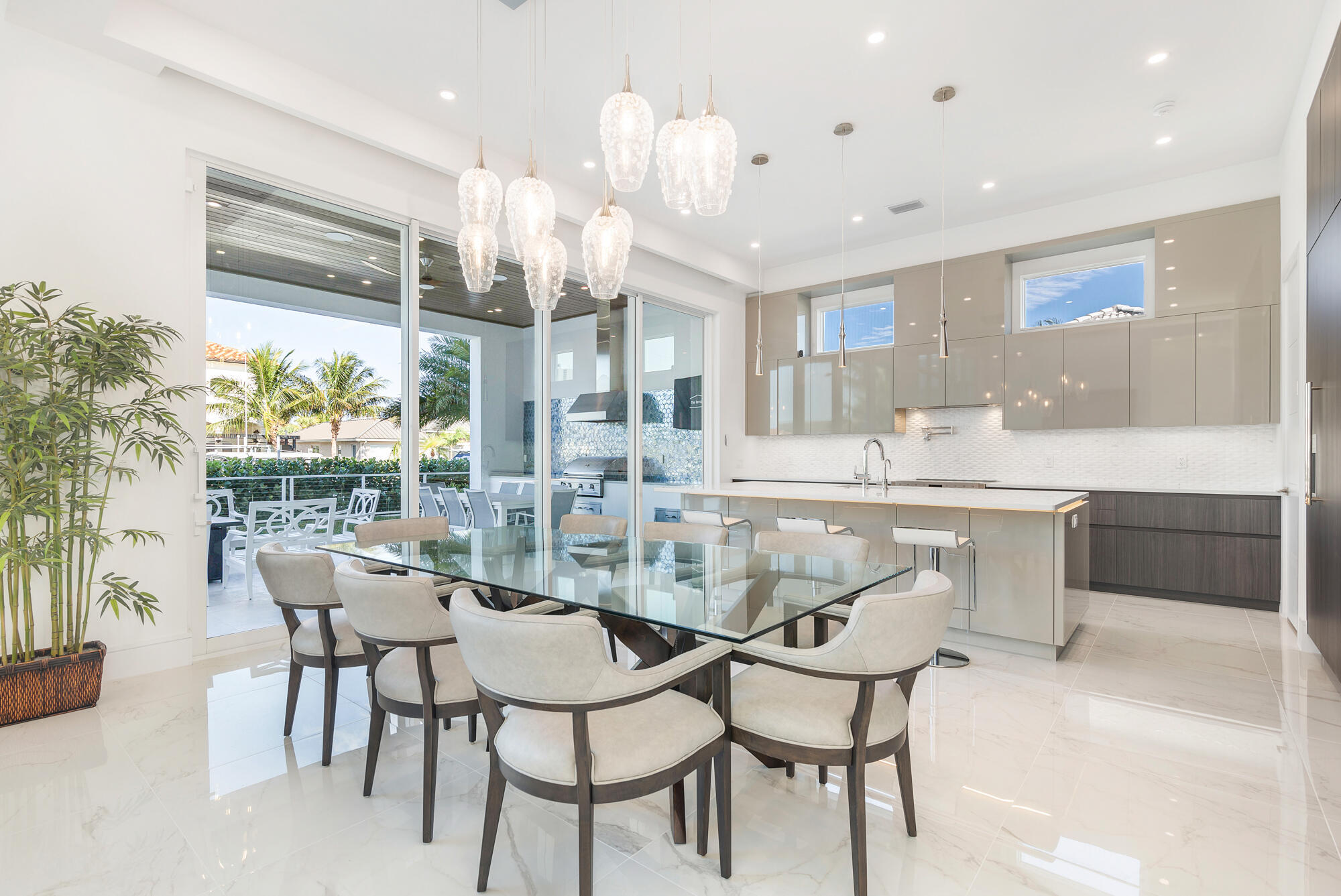 1180 Bimini Lane Singer Island, FL 33404 - Photo 8 of 32 Kitchen & Dining Area