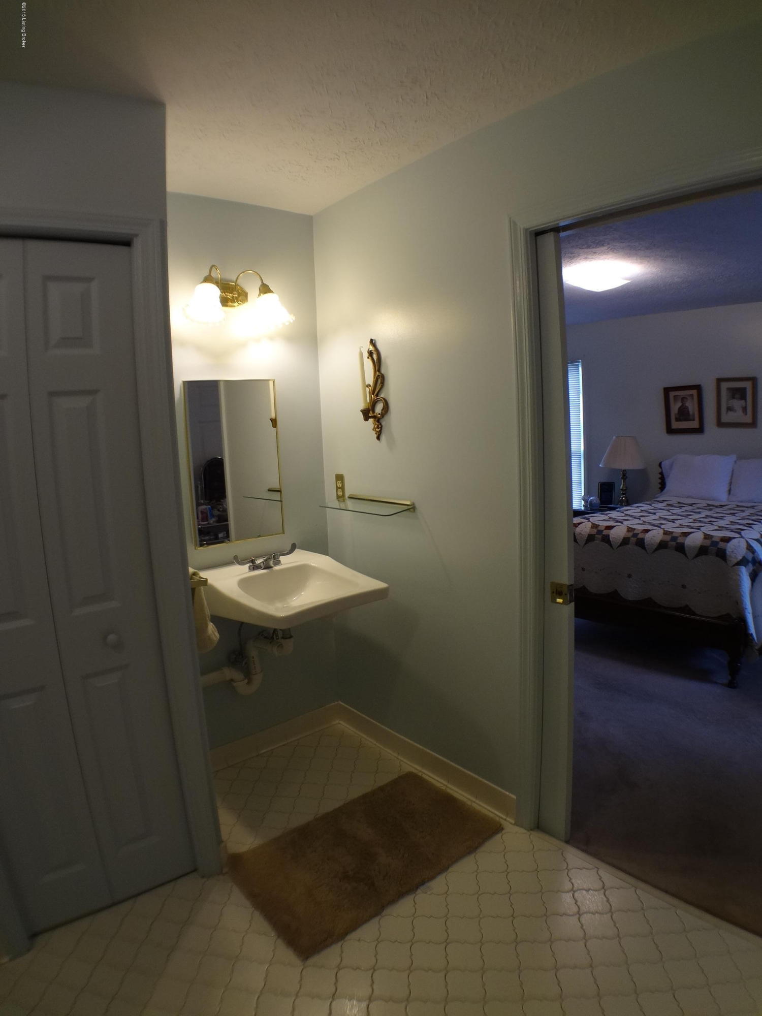 8901 Acushnet Road Louisville, KY 40242 - Photo 27 of 35 En suite master bathroom