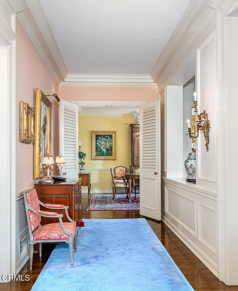 3 Oak Knoll Terrace Pasadena, CA 91106 - Photo 17 of 46 a living room with furniture and wooden floor