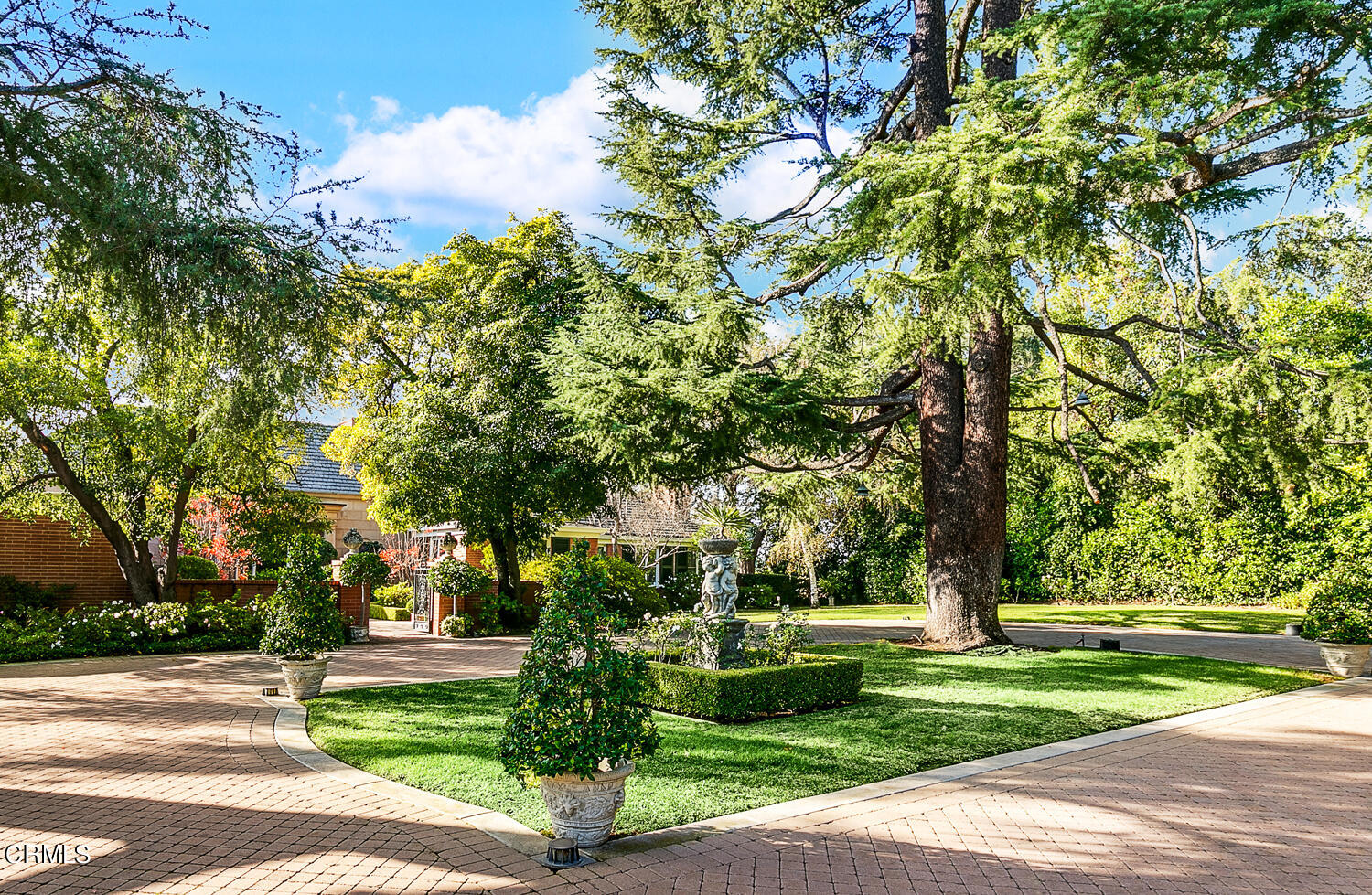 3 Oak Knoll Terrace Pasadena, CA 91106 - Photo 2 of 46 a view of a park with large trees