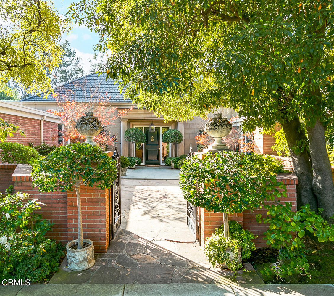 3 Oak Knoll Terrace Pasadena, CA 91106 - Photo 3 of 46 a front view of a house with garden