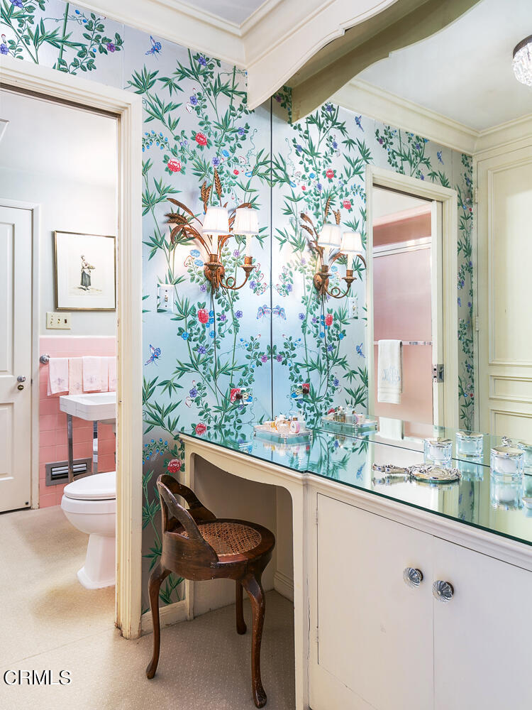 3 Oak Knoll Terrace Pasadena, CA 91106 - Photo 33 of 46 a room with a sink and mirror