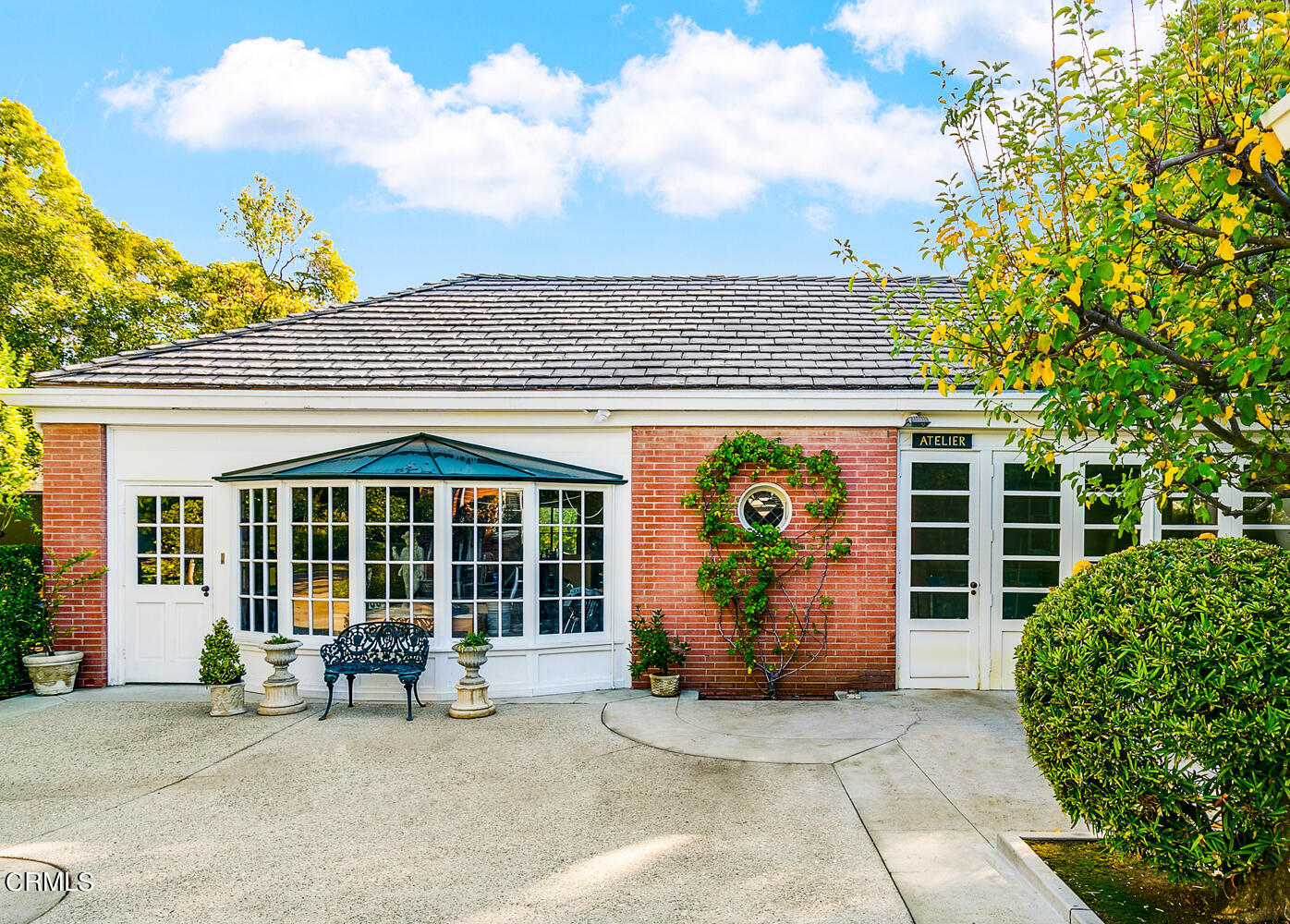 3 Oak Knoll Terrace Pasadena, CA 91106 - Photo 35 of 46 a view of a patio with table and chairs and potted plants