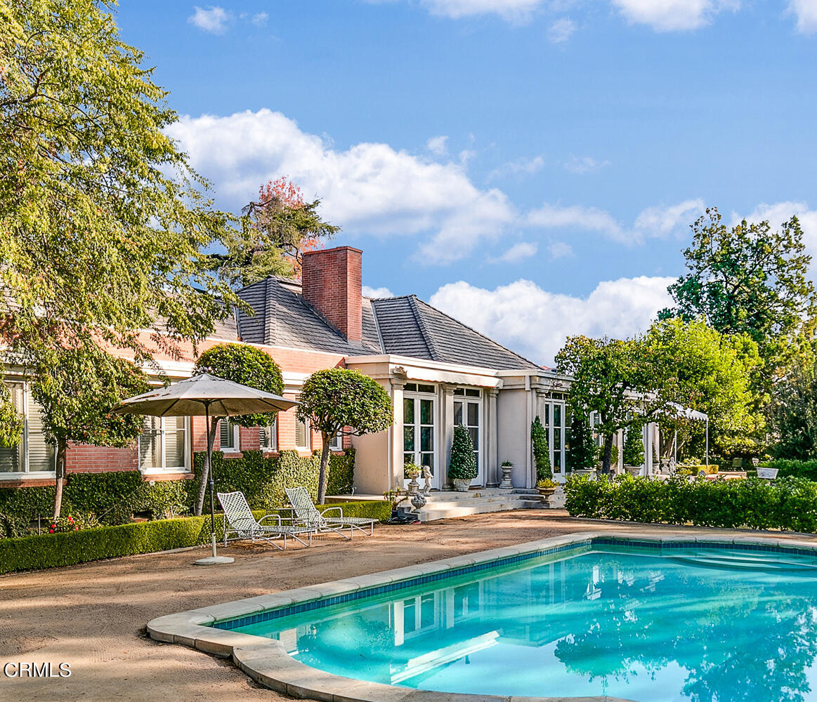 3 Oak Knoll Terrace Pasadena, CA 91106 - Photo 41 of 46 front view of a house with a yard