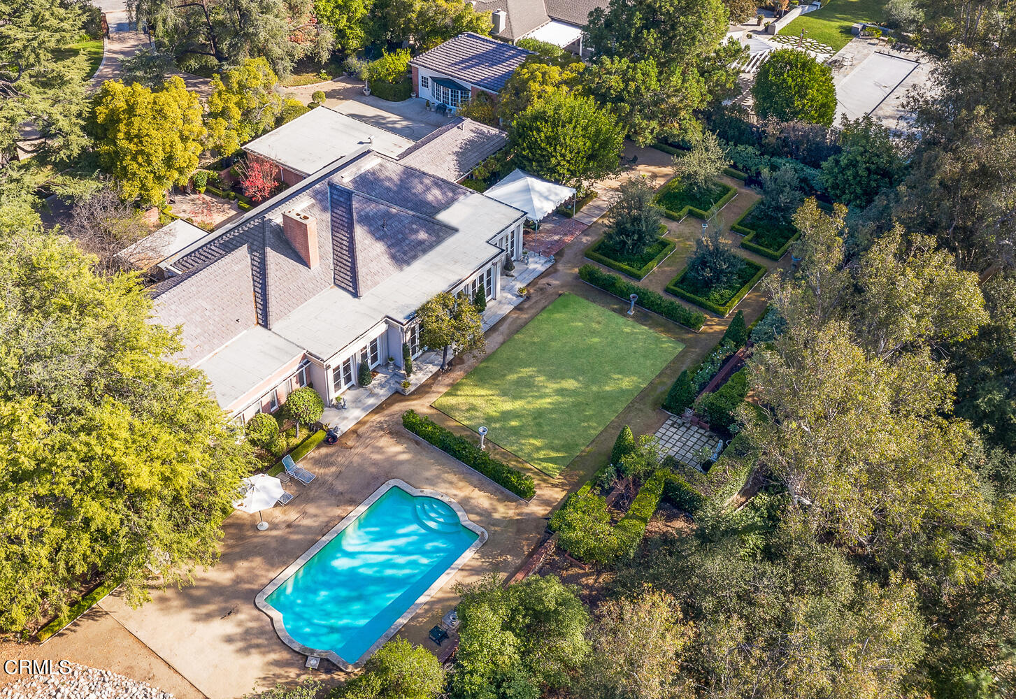 3 Oak Knoll Terrace Pasadena, CA 91106 - Photo 42 of 46 a view of a yard in front of house