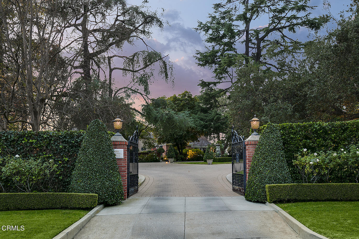 3 Oak Knoll Terrace Pasadena, CA 91106 - Photo 46 of 46 a view of street with seating area and trees around