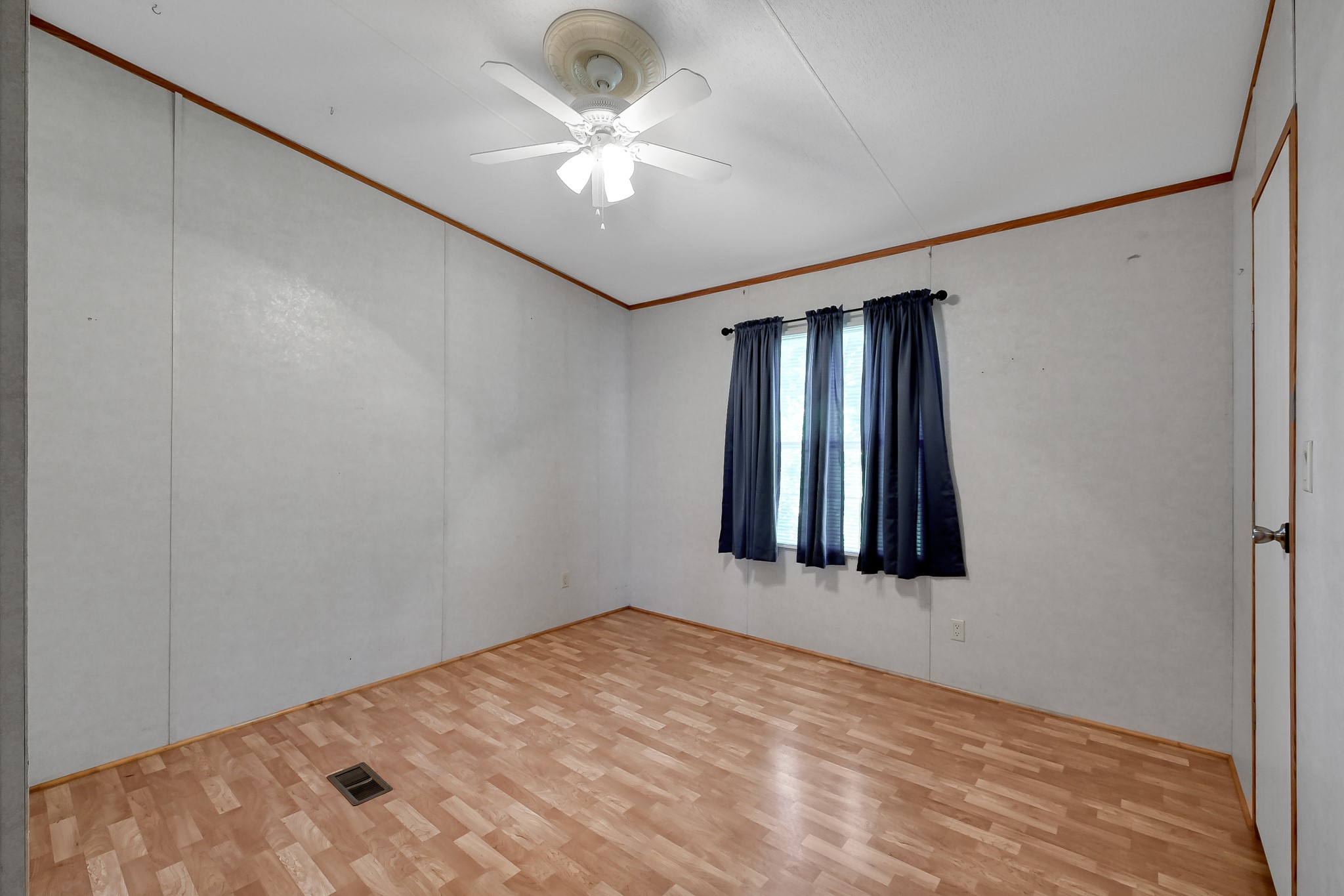 15350 Old Humble Pipeline Road Conroe, TX 77302 - Photo 25 of 38 a view of a room with a ceiling fan