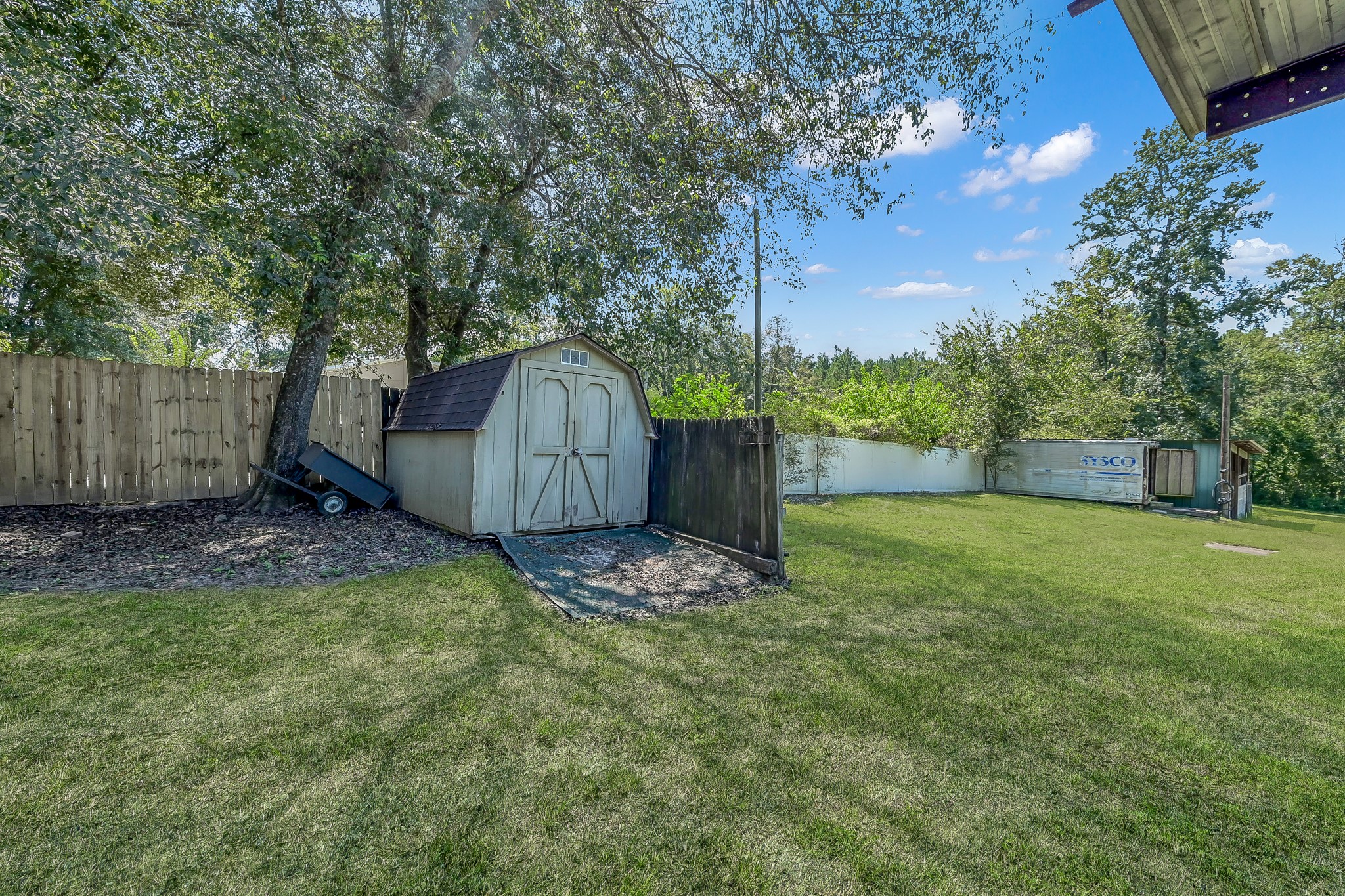 15350 Old Humble Pipeline Road Conroe, TX 77302 - Photo 30 of 38 a backyard of a house with lots of green space