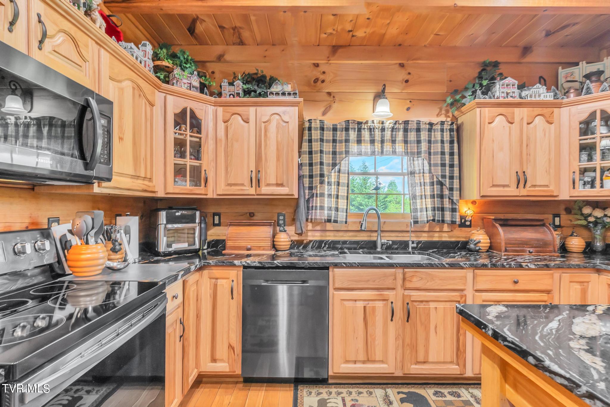 449 Geisler Road Piney Flats, TN 37686 - Photo 9 of 60 9