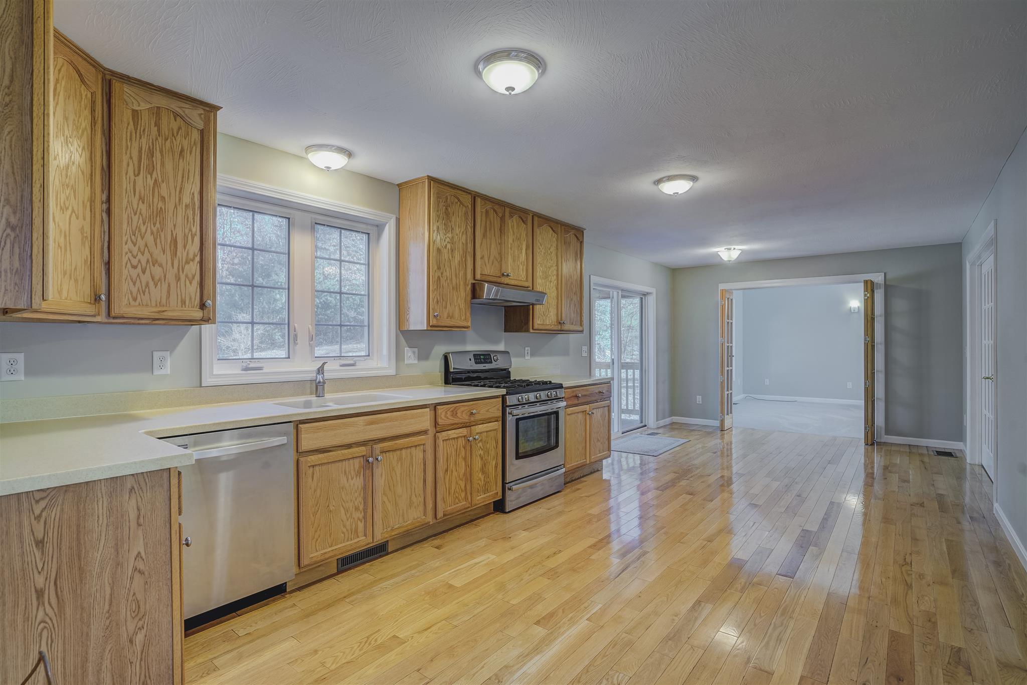 122 Pinecrest Road Litchfield, NH 03052 - Photo 4 of 31 Gallery Image 4