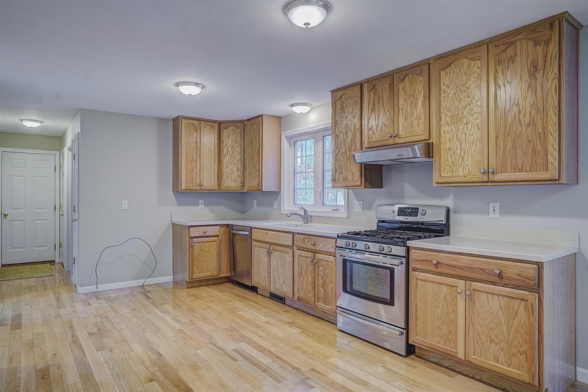 122 Pinecrest Road Litchfield, NH 03052 - Photo 5 of 31 Gallery Image 5