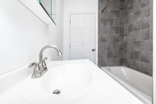 $2,300 | 74 Austin Street, Unit 2, Norwood, MA 02062