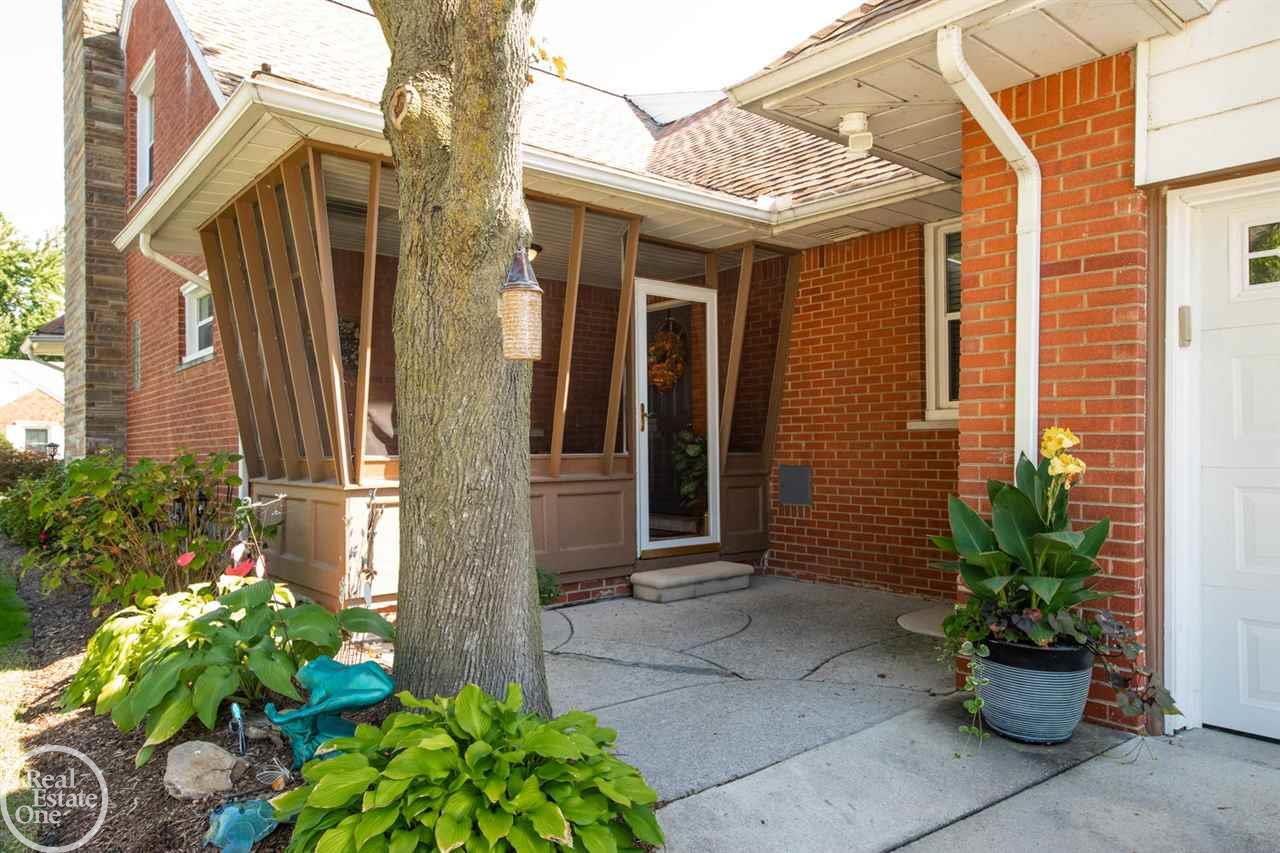 1391 Fairholme Road Grosse Pointe, MI 48236 - Photo 45 of 55 50001931-45.JPG