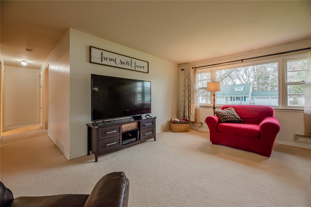 105 Frederick Drive Gates, NY 14624 - Photo 9 of 40