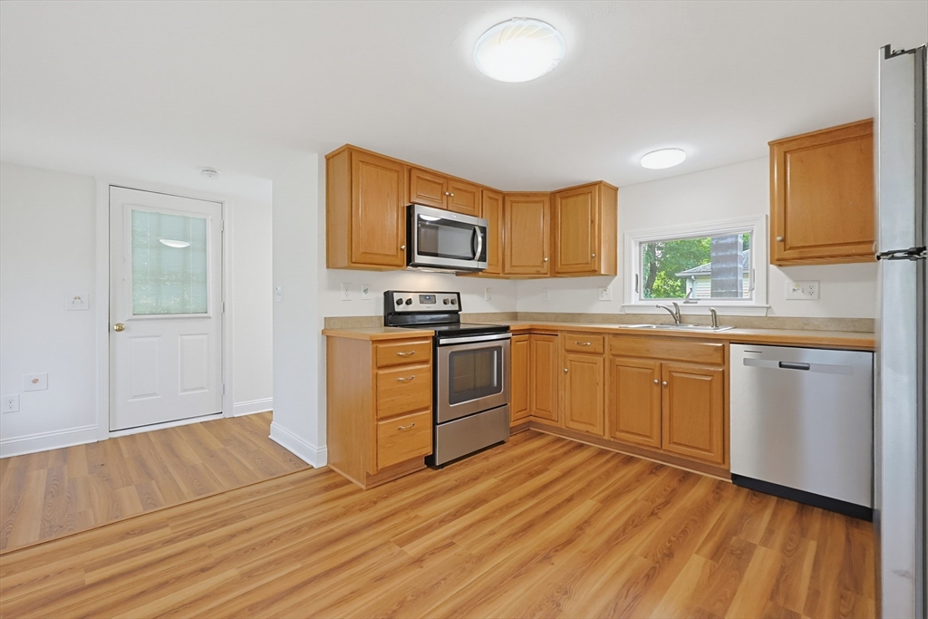 17 Church Court, Unit 2 Ashland, MA 01721 - Photo 5 of 30